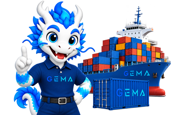 Mascota GEMA junto a un buque de carga, ilustrando gestión de importaciones